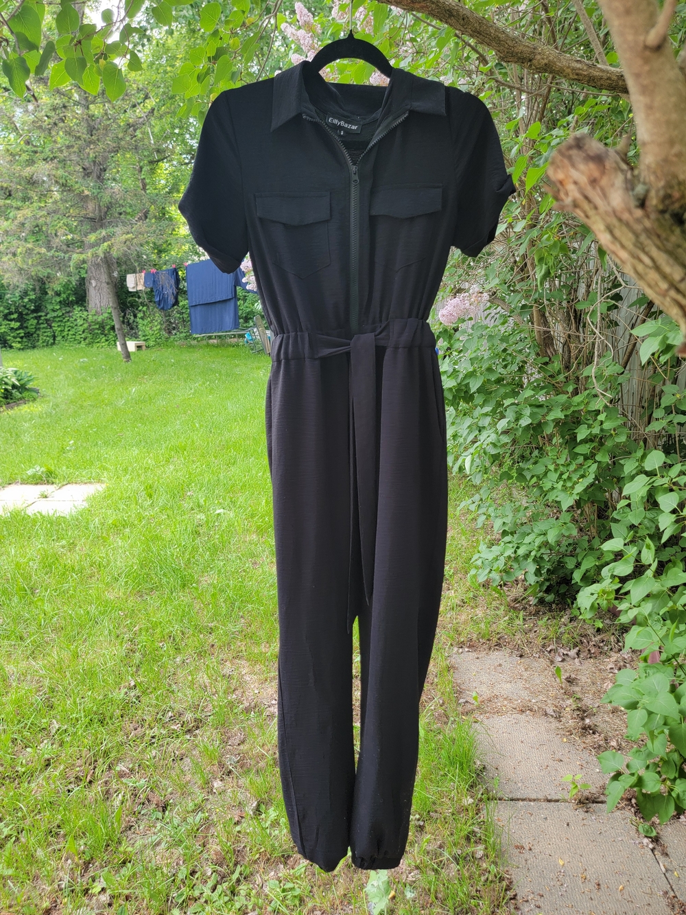 Black Short-Sleeve Jumpsuit with Tie Waist ♡ Size Small